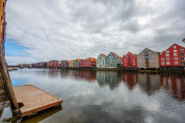 Vista Coloridas Casas Polares Ciudad Noruega Trondheim — Foto de Stock