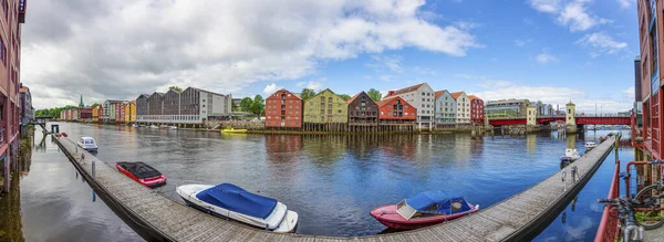 Vista Coloridas Casas Polares Ciudad Noruega Trondheim — Foto de Stock