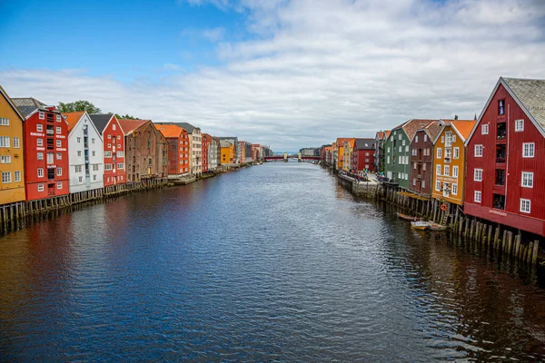 Vista Coloridas Casas Polares Ciudad Noruega Trondheim — Foto de Stock