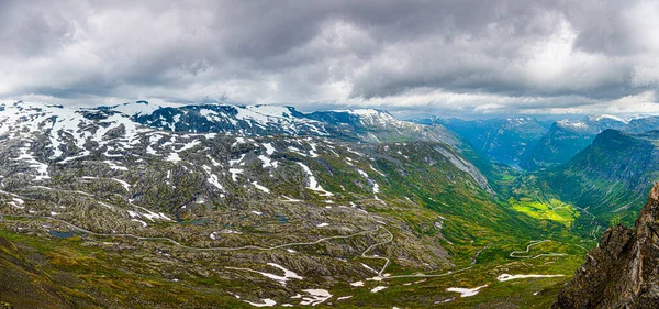 Vista Dall Alto Sulla Stretta Strada Serpentina Vicino Geiranger Norvegia — Foto Stock