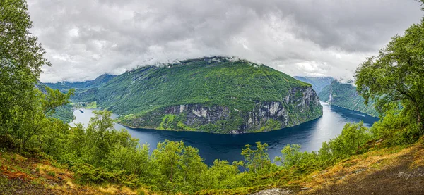 Vista Sobre Fiorde Geiranger Cachoeira Das Sete Irmãs Ponto Vista — Fotografia de Stock