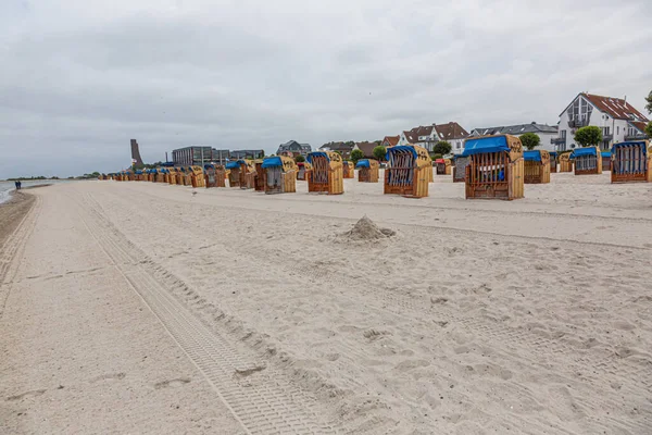 Alman Köyü Laboe Nin Plajında Damlı Hasır Plaj Sandalyeleri — Stok fotoğraf