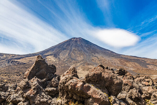 Панорамная картина горы Нгаурухо в Национальном парке Тонгариро на северном острове Новой Зеландии