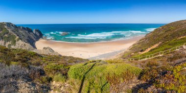 Portekiz 'deki Praia da Bordeira' nın panoramik resmi