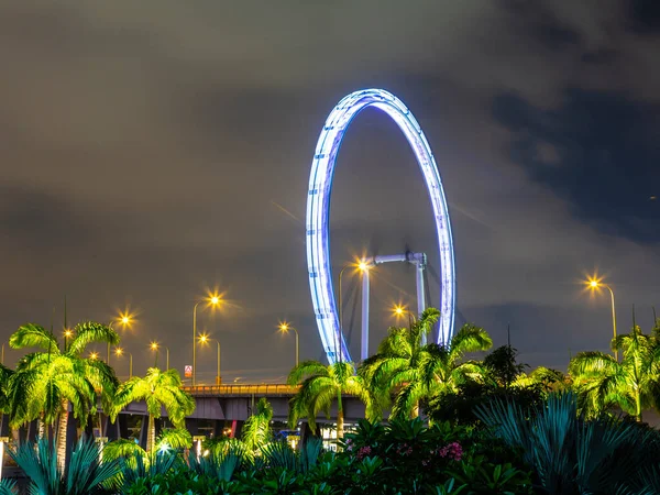 Ночная Сцена Района Singapore Marina Bay Сингапурским Flyernight Сцена Района — стоковое фото