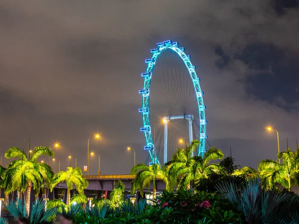 싱가포르 마리나 지구와 싱가포르 전단의 야간씬 — 스톡 사진