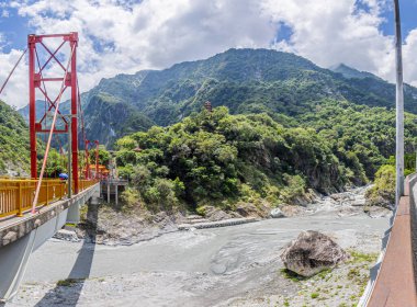 Yazın Tayvan 'daki Xiangde Tapınağı' nın panoramik manzarası