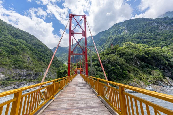 Yazın Tayvan 'daki Xiangde Tapınağı' nın panoramik manzarası