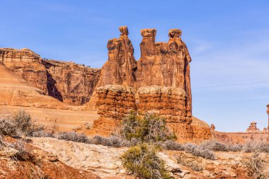 Utah 'taki Arches Ulusal Parkı' nın doğal ve jeolojik harikalarının panoramik resmi