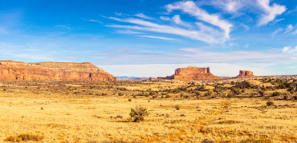 Utah Conyonlands Ulusal Parkı Ndaki Tipik Kaya Oluşumlarına Bak — Stok fotoğraf