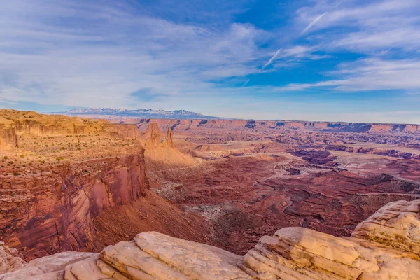 Utah Conyonlands Ulusal Parkı Ndaki Tipik Kaya Oluşumlarına Bak — Stok fotoğraf