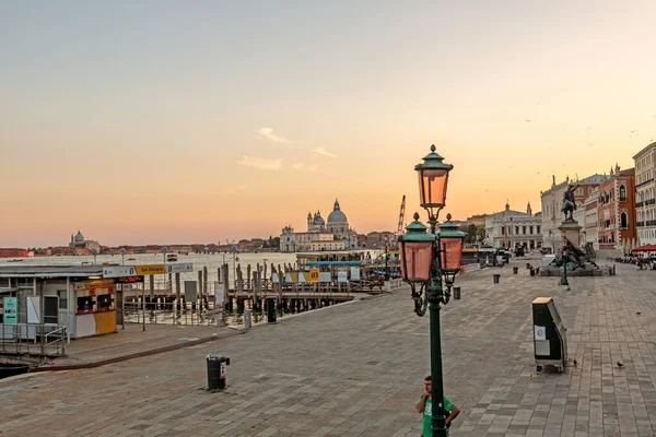 Venedik Teki Doge Sarayı Nın Önündeki Kare Resmi Akşam Saatlerinde — Stok fotoğraf
