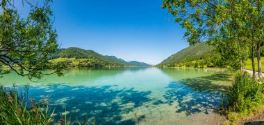 Weissensee Gölü 'nün Avusturya' daki panoramik manzarası