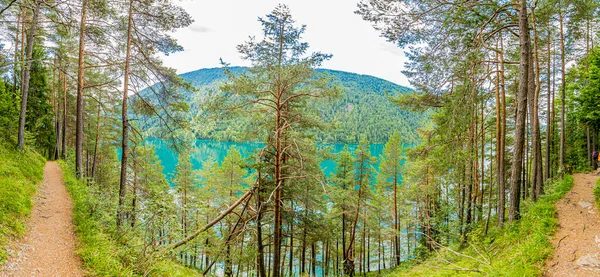 オーストリアのヴァイセンゼー湖のパノラマビュー — ストック写真