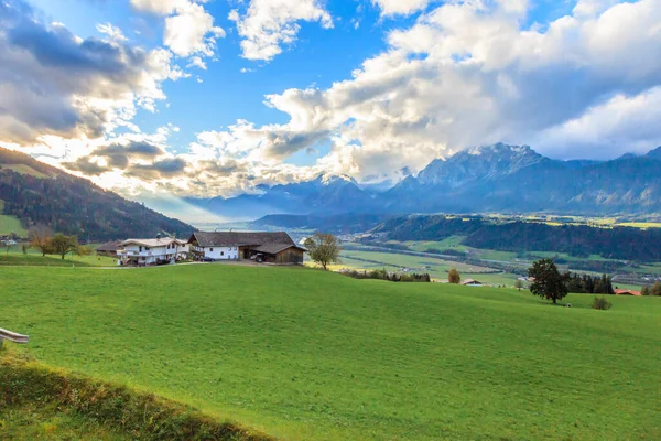 Fotografía Del Valle Del Inn Con Las Montañas Karwendel Weerberg —  Fotos de Stock