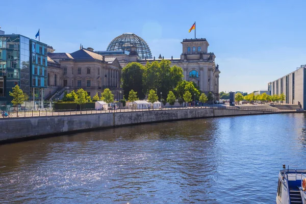 Blick Von Der Spree Auf Das Reichstagsgebäude Berlin — Stockfoto