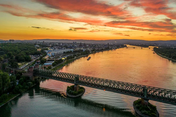 Imagen Aérea Desembocadura Principal Del Río Ciudad Maguncia Durante Atardecer — Foto de Stock