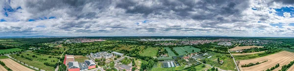 Panoramiczne Zdjęcie Drona Miasta Moerfelden Walldorf Panoramą Frankfurtu Tle — Zdjęcie stockowe