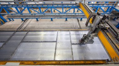 Ön döküm beton üretimi için bir palet sirkülasyon fabrikasının kapatıcısı.