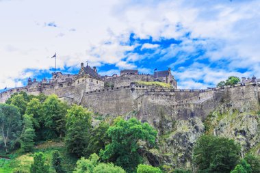 Edinburgh Şatosu 'nun Eylül 2014' te aşağıdan çekilmiş fotoğrafı