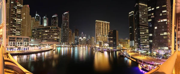 Imagem Arranha Céus Iluminados Dubai Marina Noite — Fotografia de Stock