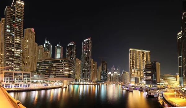 Foto Van Verlichte Wolkenkrabbers Van Dubai Jachthaven Nachts — Stockfoto