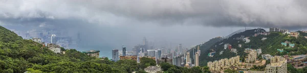 Panorámás Kilátás Nyílik Hongkong Városára Victoria Csúcs Kertjéből Monsun Vihar — Stock Fotó