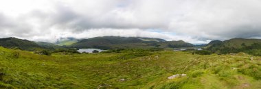İrlanda 'nın güneyindeki Killarney Ulusal Parkı' nın panoramik görüntüsü