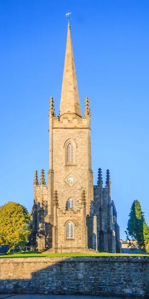 Vista Frontale Una Chiesa Storica Nell Irlanda Rurale Sera Cielo — Foto Stock