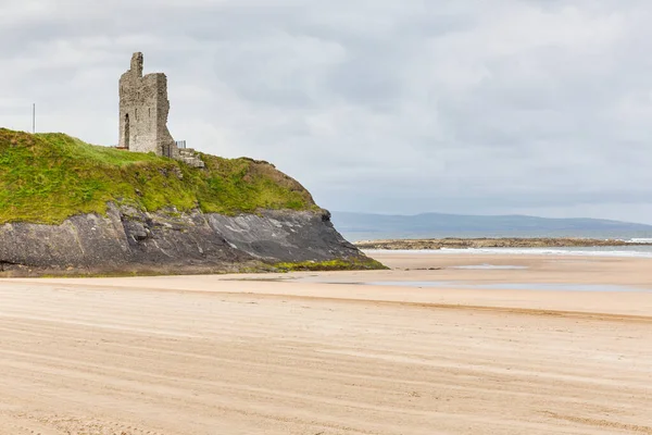 Kilátás Ballybunion Kastély Stranddal — Stock Fotó