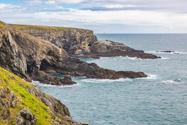 Rough Penhasco Linha Farol Cabeça Mizen Sudoeste Irlanda — Fotografia de Stock