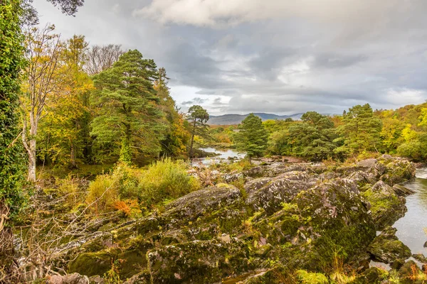 Panoramabild Einer Typisch Irischen Landschaft Mit Grüner Vegetation Und Romantischem — Stockfoto