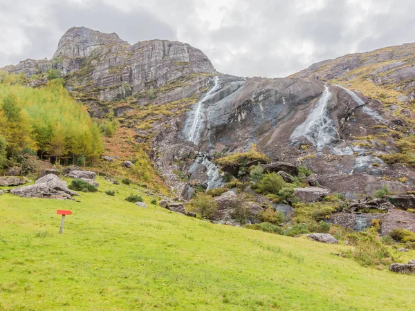Paisagem Típica Irlandesa Com Prados Verdes Montanhas Ásperas — Fotografia de Stock