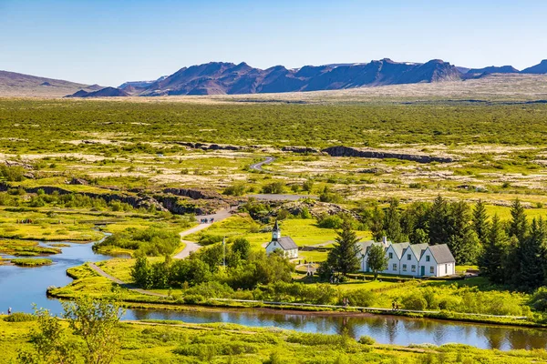 Вид Национальный Парк Тингвеллир Церковью Тингвеллир Исландии Солнечным Небом — стоковое фото