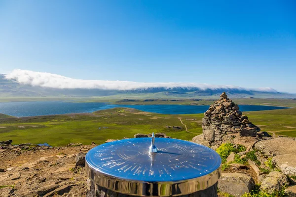 Θέα Στη Λίμνη Vesturhopsvatn Στην Ισλανδία Ηλιακό Ρολόι Καλοκαίρι — Φωτογραφία Αρχείου