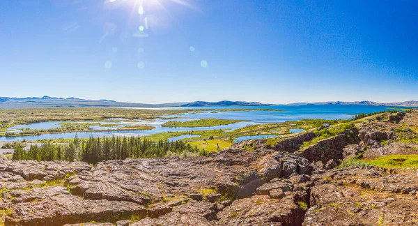 Yaz aylarında İzlanda 'daki Thingvellir Milli Parkı üzerinde panoramik resim