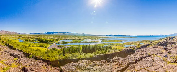 Yazın İzlanda 'daki Thingvellir Milli Parkı' nda panoramik resim