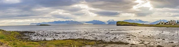 여름에 아이슬란드 동부의 Hvalnes Nature Reserve Beach — 스톡 사진