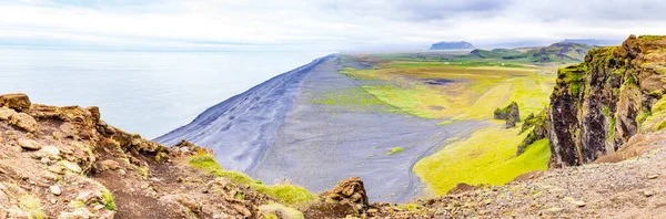 Imagem Panorâmica Praia Reynisfjara Preto Partir Dyrholaey Perspectiva Sul Islândia — Fotografia de Stock