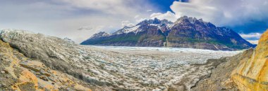 Patagonoa 'daki Torres del Paine Ulusal Parkı' ndaki buzul grisinin resmi