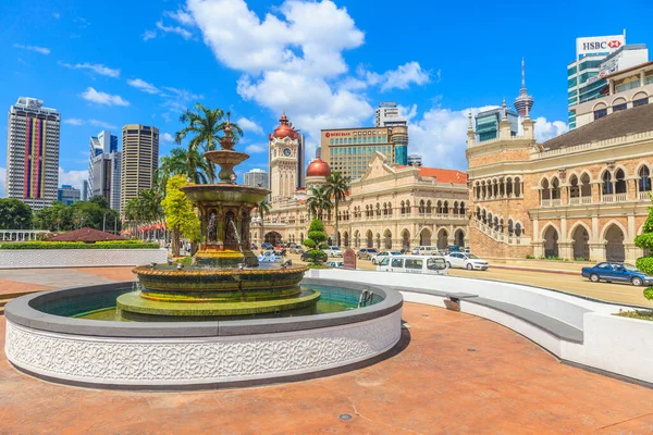 Foto Fonte Praça Merdeka Kuala Lumpur Com Vista Para Edifício — Fotografia de Stock