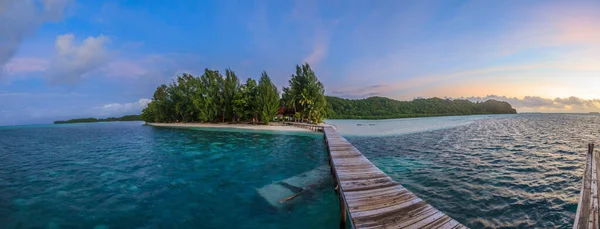 Akşam Vakti Palau Daki Sazan Adası Nda — Stok fotoğraf