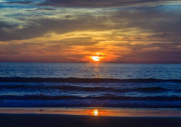 Tramonto Tramonto Kamala Beach Sull Isola Turistica Thailandese Phuket Nel — Foto Stock