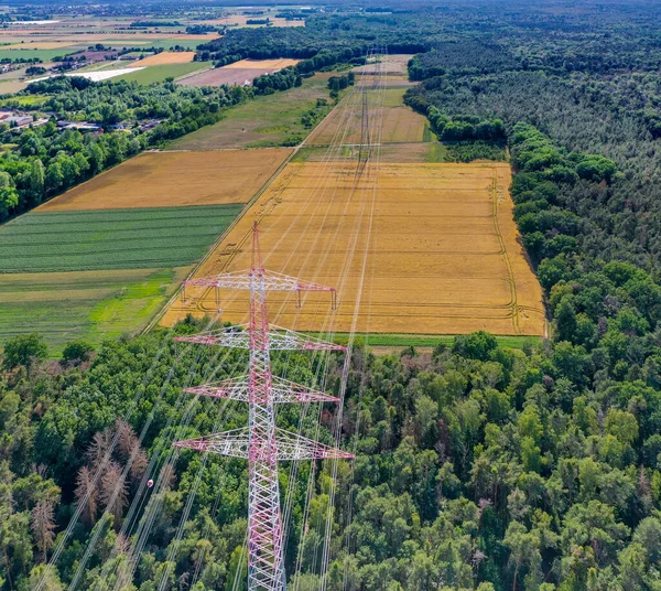 Predeterminadovista Aérea Largo Una Línea Eléctrica Zona Forestal Con Postes —  Fotos de Stock