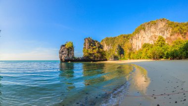 Fotoğraf, Kasım 2013 'te Tayland' ın Krabi ilindeki Ko Hong adasının kumsalından çekildi.