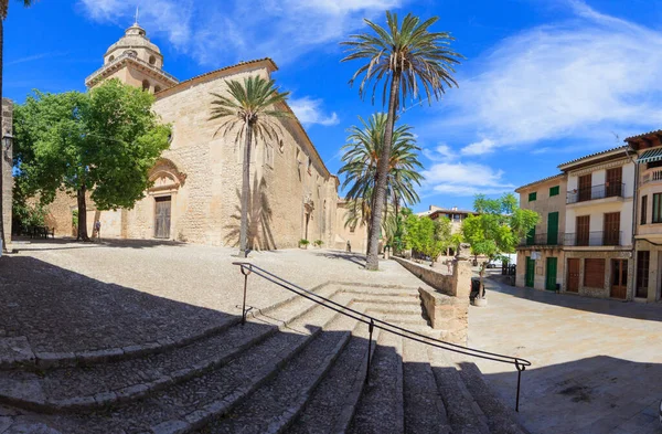 Foto Historisk Markedsplass Middelhavslandsby Mallorca Fotografert Dagen Blå Himmel September – stockfoto