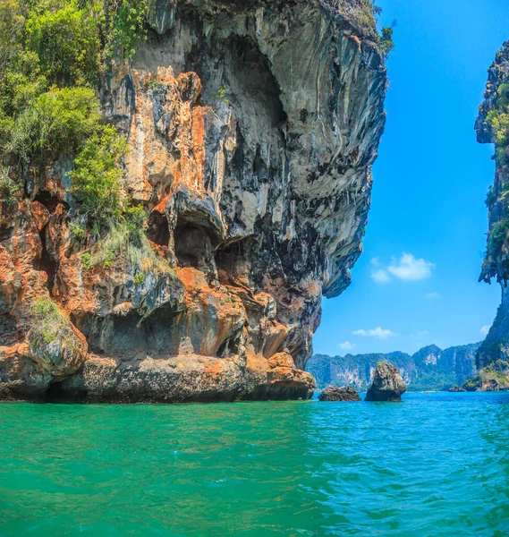 Fotografera Resa Mellan Öarna Krabi Med Imponerande Stenar Havet Dagen — Stockfoto