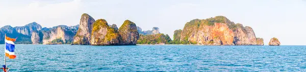 Fotografera Resa Mellan Öarna Krabi Med Imponerande Stenar Havet Dagen — Stockfoto