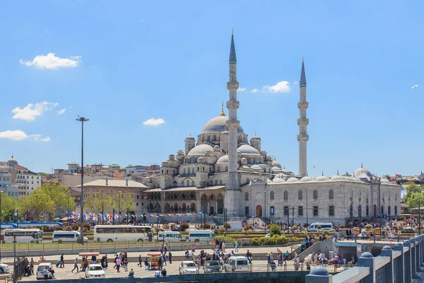 Foto Mesquita Ruestem Pasha Istambul Fotografada Durante Dia Céu Bleuem — Fotografia de Stock