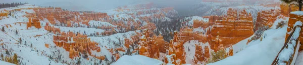Vista Dos Pinos Rocha Vermelha Bryce Canyon Inverno Com Neve — Fotografia de Stock